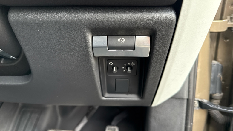 Land Rover Defender 90 Diesel 3.0 D200 Hard Top Auto